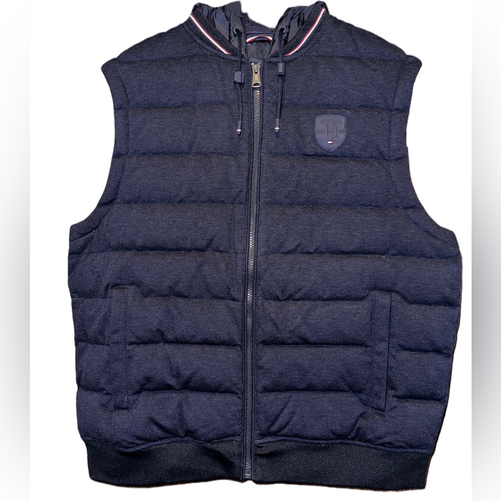 TOMMY HILFIGER VEST. SIZE X-LARGE. NAVY. EXCELLENT CONDITION.